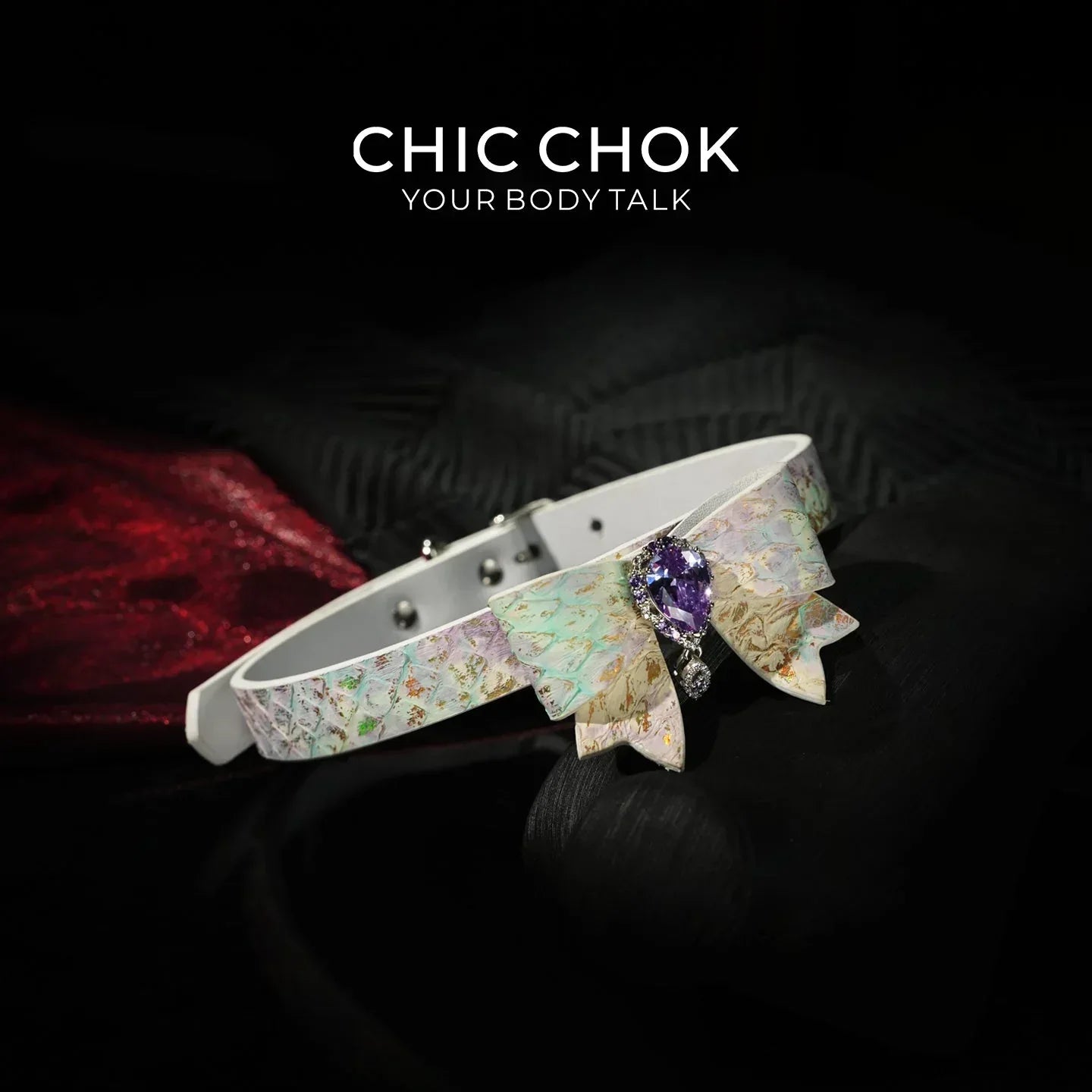 CHIC CHOK: Tranquil Abundance Pearly Iridescent Shell Textured Bow Necklace - CHICCHOK - Choker, collar - Choker