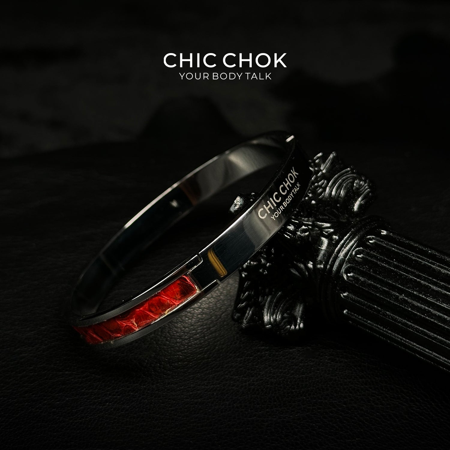 CHICCHOK Classic Close Bracelet, made of stainless steel, featuring a subtle and stylish design. Non-adjustable and perfect for a minimalist, modern look.