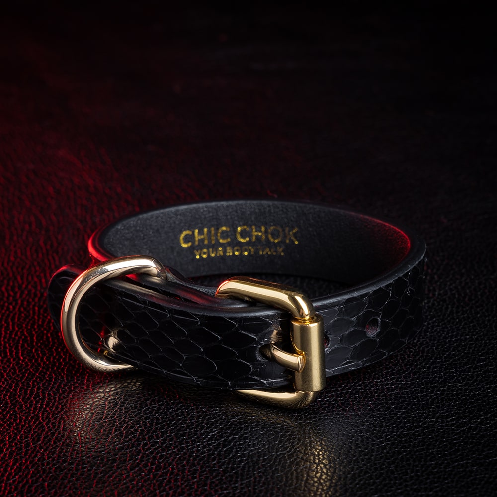 Genuine leather bracelets, available in a variety of colors, handmade.