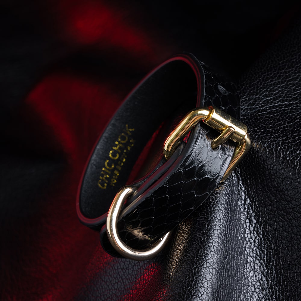 Genuine leather bracelets, available in a variety of colors, handmade.
