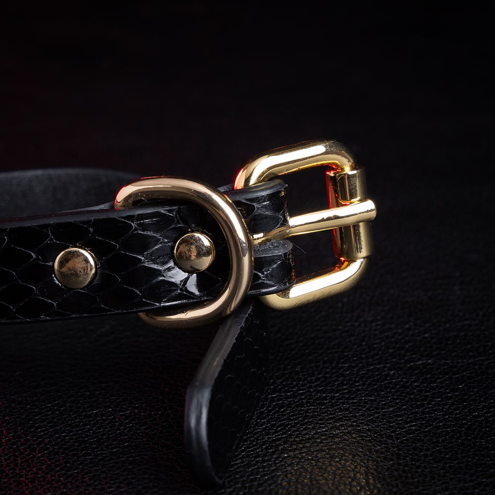 Genuine leather bracelets, available in a variety of colors, handmade.