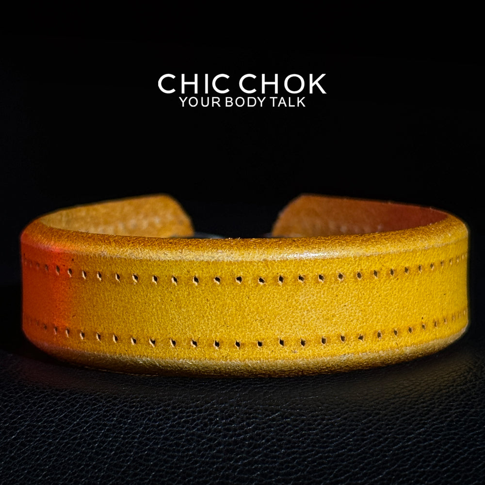 Handmade leather bracelets are worn by couples on dates and in daily life, quiet and luxurious
