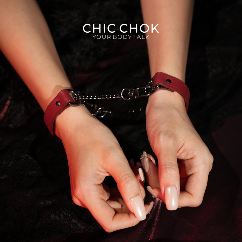 Breathless Handchain by CHICCHOK - Bracelet