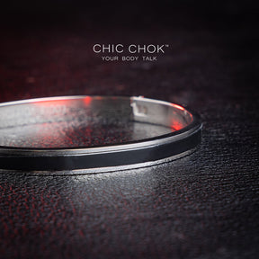 chicchok stainless steel bracelet with a sleek, minimalist design. This elegant and subtle accessory is perfect for adding a touch of modern style to any outfit.
