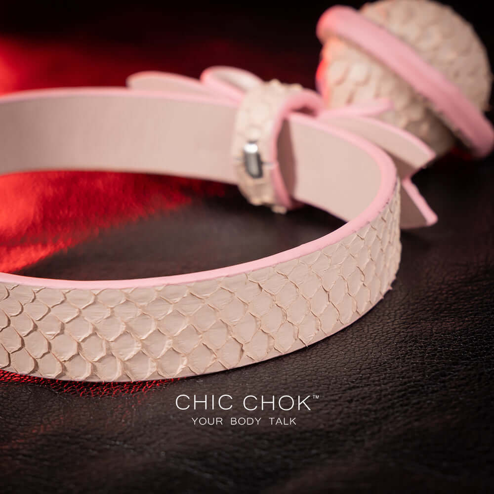 chicchok andromeda Collar Pink leather handmade, Custom pendants