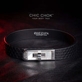 chicchok, black collar, white lock, python leather details for a luxurious style.