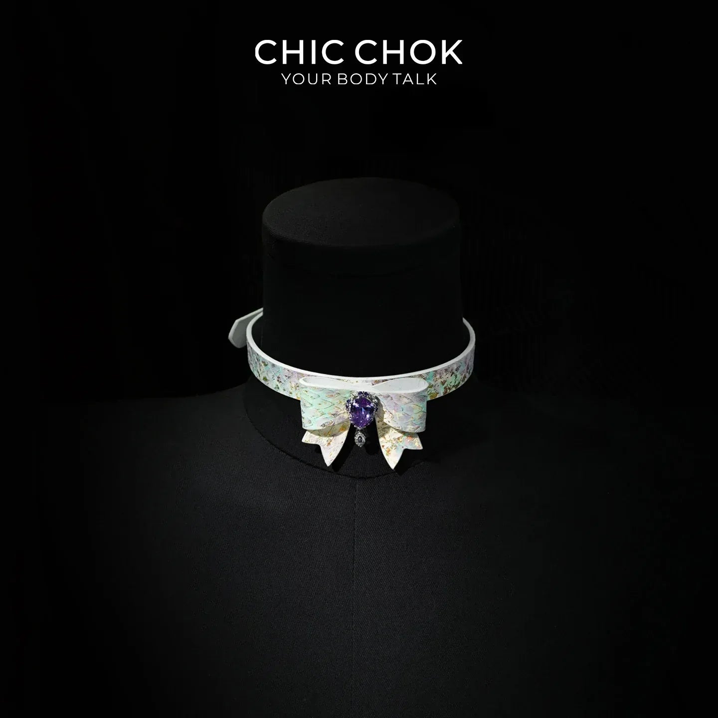 CHIC CHOK: Tranquil Abundance Pearly Iridescent Shell Textured Bow Necklace - CHICCHOK - Choker, collar - Choker