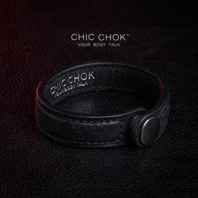 Italian vintage genuine leather bracelet, non-adjustable, available in multiple colors, matte black metal buckle, highlighting the low-key luxury style.