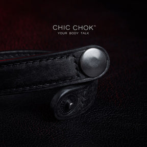 Italian vintage genuine leather bracelet, non-adjustable, available in multiple colors, matte black metal buckle, highlighting the low-key luxury style.