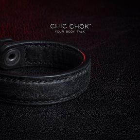 Italian vintage genuine leather bracelet, non-adjustable, available in multiple colors, matte black metal buckle, highlighting the low-key luxury style.