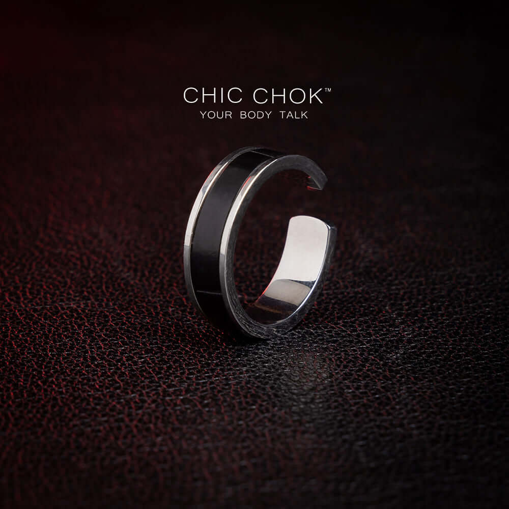 The chicchok black and silver color combination has a simple appearance and a fashionable style, and can be worn on a variety of occasions.