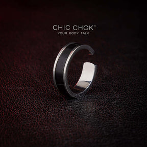 The chicchok black and silver color combination has a simple appearance and a fashionable style, and can be worn on a variety of occasions.