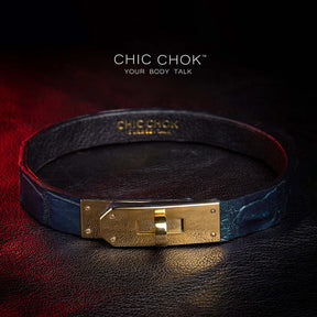 Deep green color, purple shimmering, large scale of the alligator hide, elegant gold locking buckle design, which can have a lock to lock up the collar. Lamb hide inside, friendly touching skin.