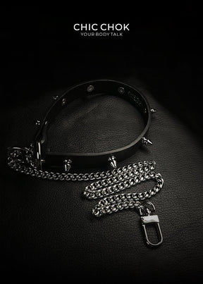 Adjustable spiked choker with intense silver spikes, perfect for alternative fashion.