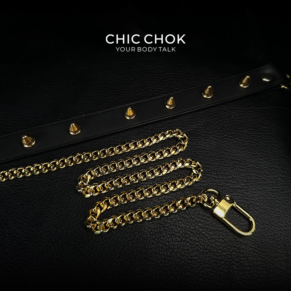 Adjustable spiked choker with intense silver spikes, perfect for alternative fashion.