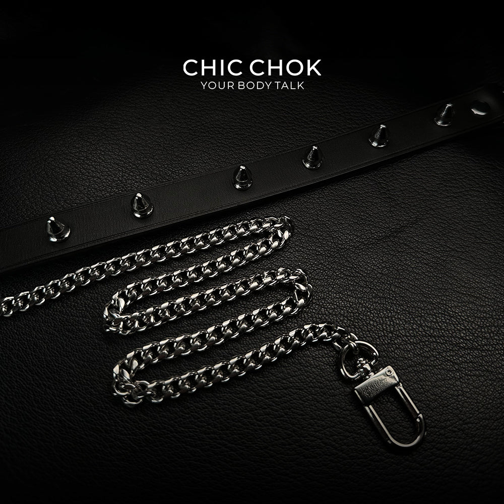 Adjustable spiked choker with intense silver spikes, perfect for alternative fashion.