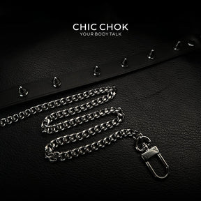 Adjustable spiked choker with intense silver spikes, perfect for alternative fashion.