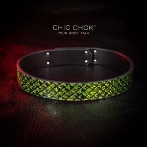 Medusa’s Kiss chicchok handcrafted leather choker featuring a striking green-scaled design with a sleek black clasp. Perfect for bold and edgy fashion statements.