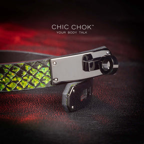 Medusa’s Kiss chicchok handcrafted leather choker featuring a striking green-scaled design with a sleek black clasp. Perfect for bold and edgy fashion statements.