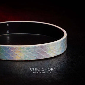 chicchok Quain - Collar chicchok iridescent python leather with metallic silver clasp, suitable for pairing with high-end white clothes, wearing it will have reflective colorful colors