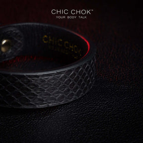 chicchok [Silvana] black snake pattern bracelet, paired with luxurious gold chain and hardware details, noble and individual design style, modern fashion accessories.