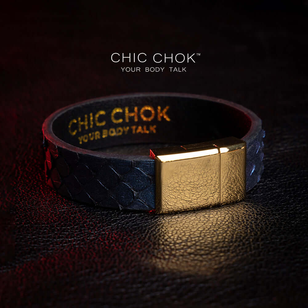 chicchok Tipsy Bracelet Genuine cowhide leather bracelet with snakeskin texture and gold Kelly buckle
