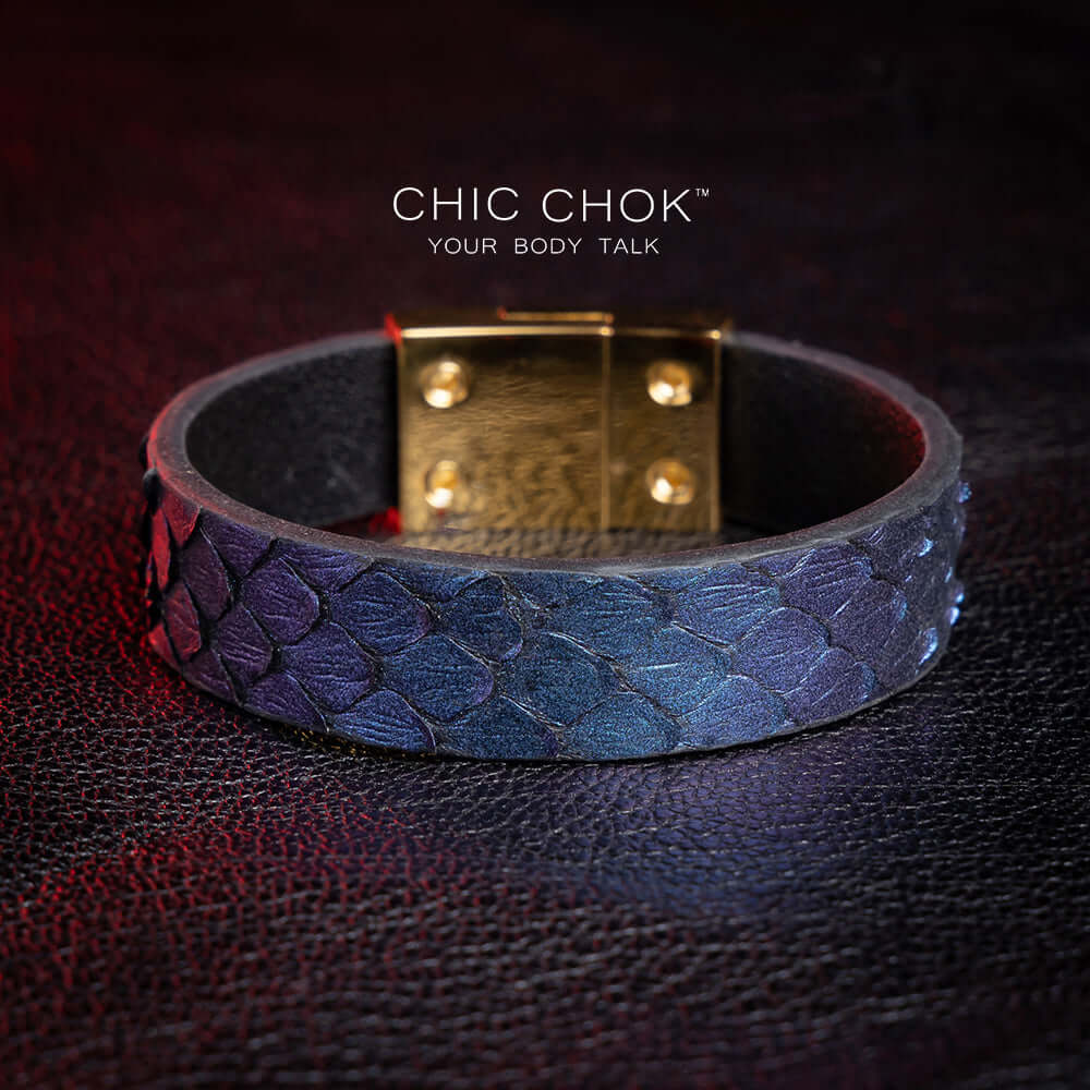 chicchok Tipsy Bracelet Genuine cowhide leather bracelet with snakeskin texture and gold Kelly buckle