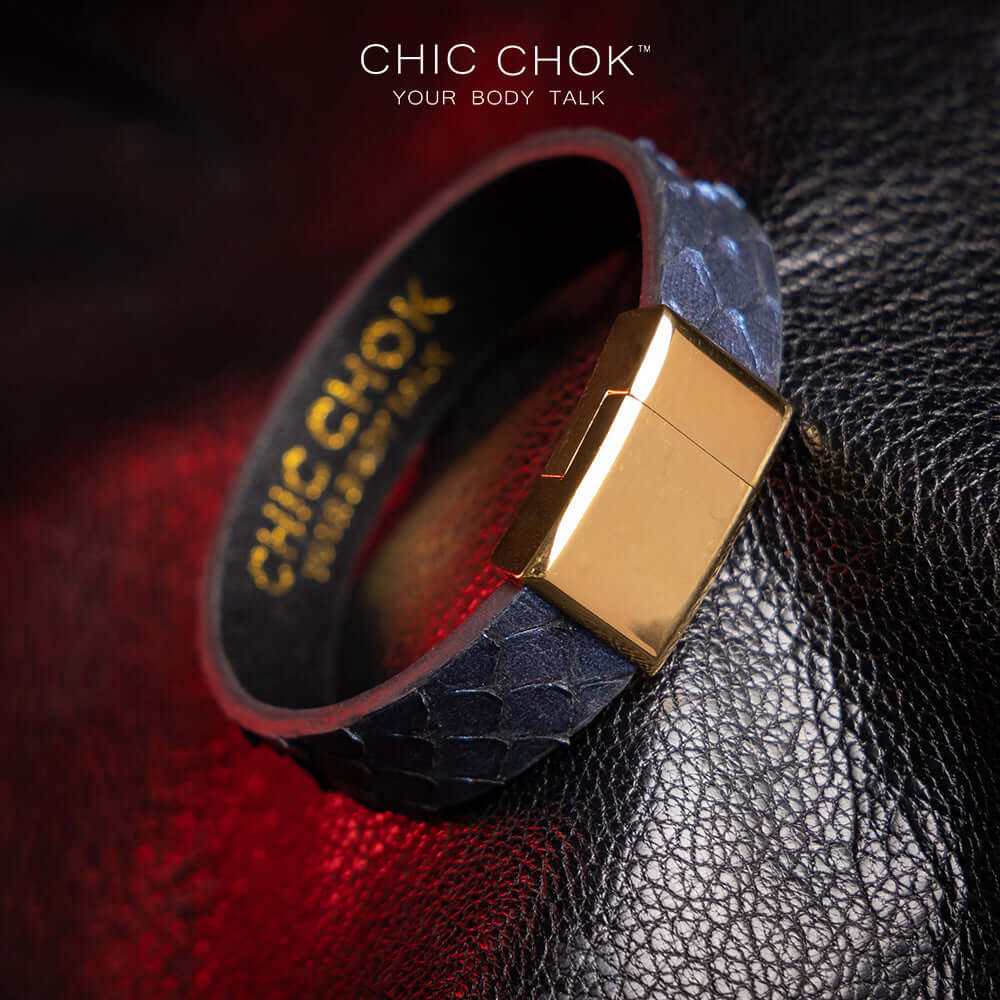 chicchok Tipsy Bracelet Genuine cowhide leather bracelet with snakeskin texture and gold Kelly buckle