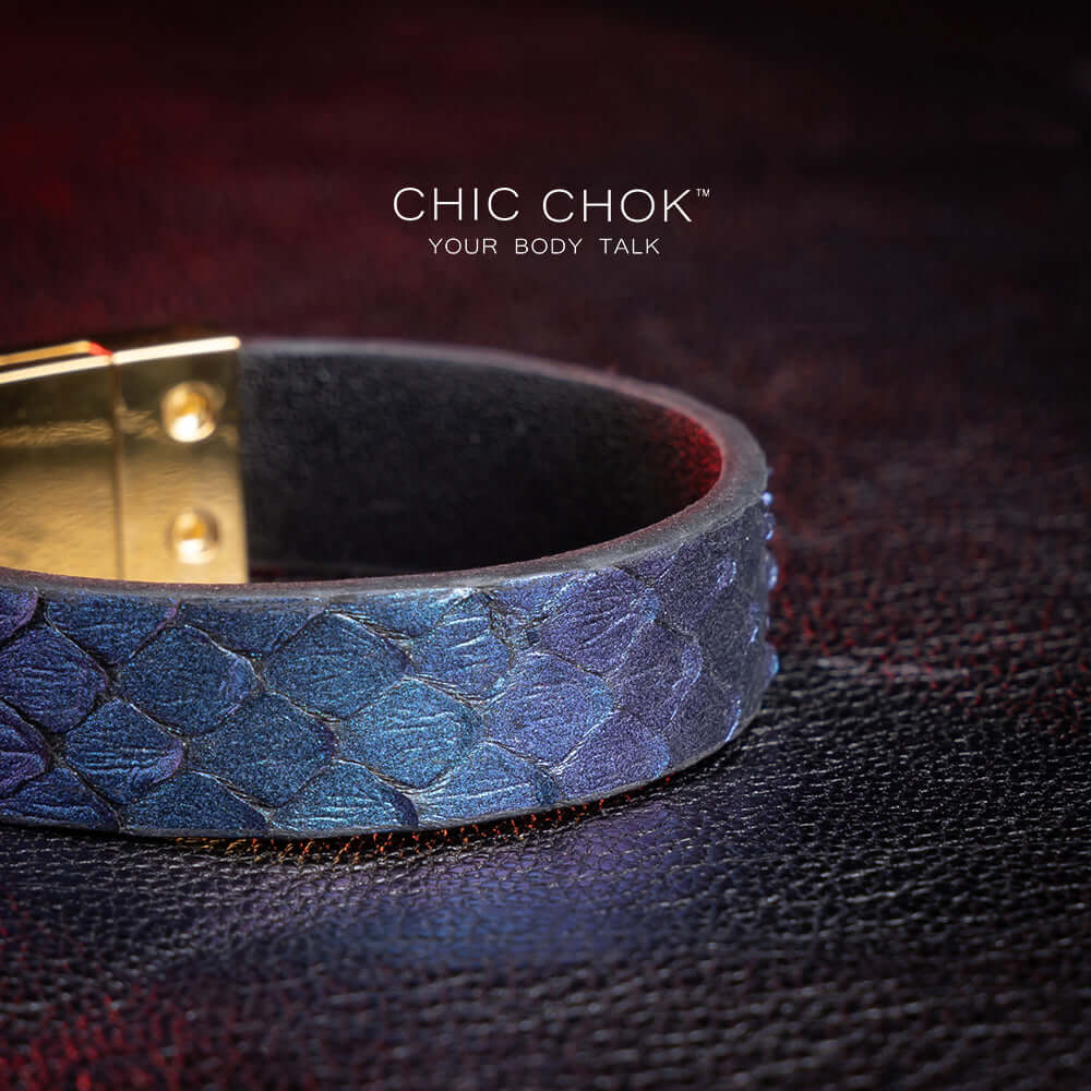 chicchok Tipsy Bracelet Genuine cowhide leather bracelet with snakeskin texture and gold Kelly buckle