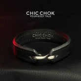 Handmade leather bracelets are worn by couples on dates and in daily life, quiet and luxurious