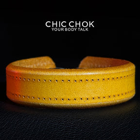 Handmade leather bracelets are worn by couples on dates and in daily life, quiet and luxurious