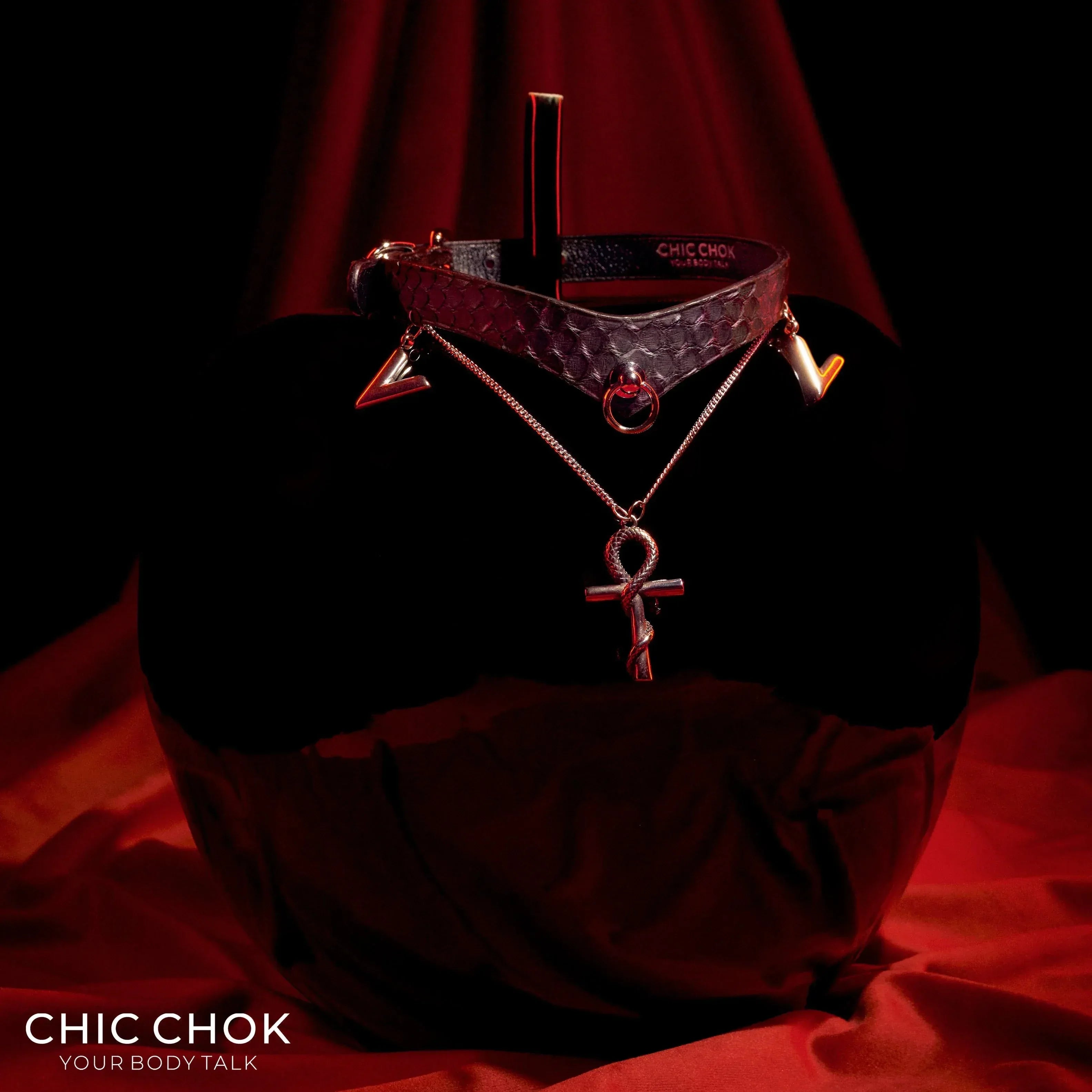 CHICCHOK [Victorian Queen High-end Choker] V-Neck Design, Python Texture, Original Fashion Adjustable Leather Choker Necklace - CHICCHOK - 