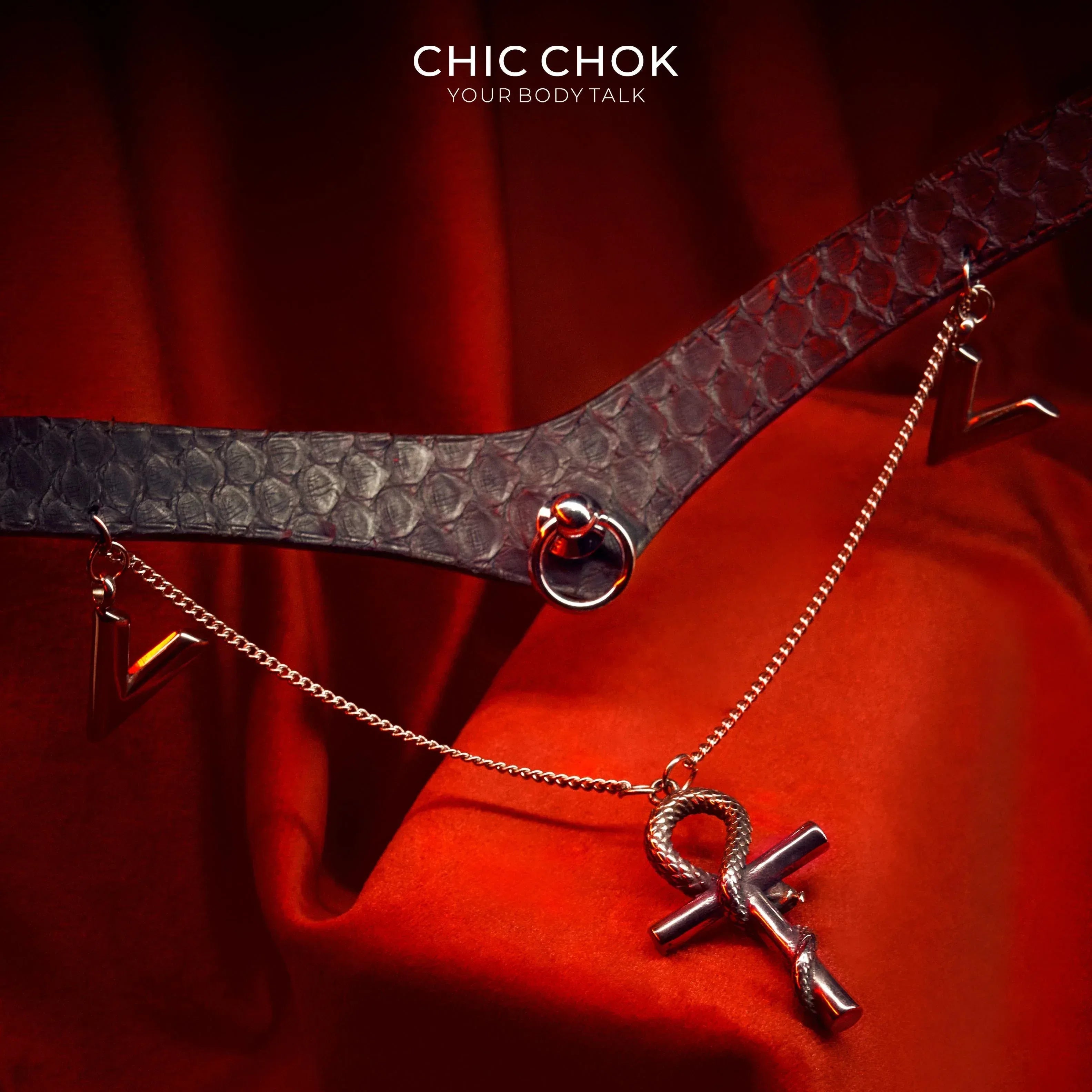 CHICCHOK [Victorian Queen High-end Choker] V-Neck Design, Python Texture, Original Fashion Adjustable Leather Choker Necklace - CHICCHOK - 